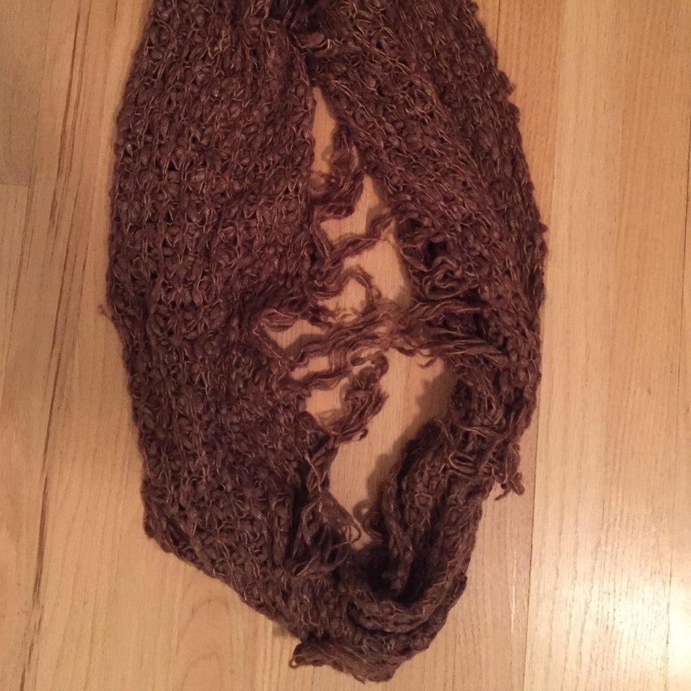 NWOT urban outfitters gold and red accented scarf